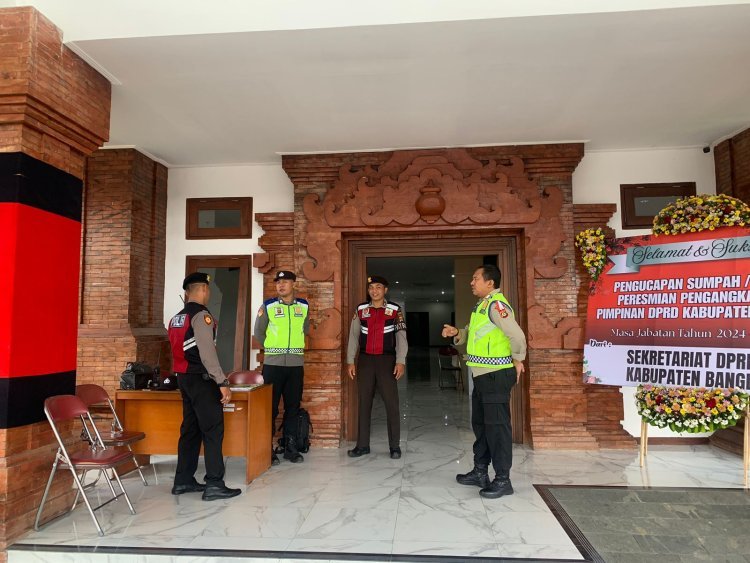 Sambangi Kantor DPRD, Kantor KPUD dan, Kantor Bawaslu Bangli, personil sat samapta polres Bangli Berikan Himbauan Kamtibmas