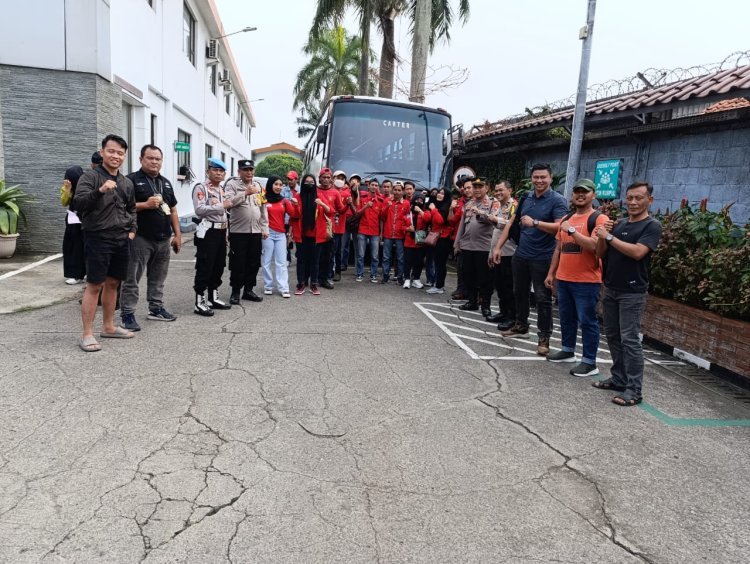 Massa Buruh SP/SB Cikupa Berangkat ke DPR/MPR RI untuk Peringati Hari Tani 2024
