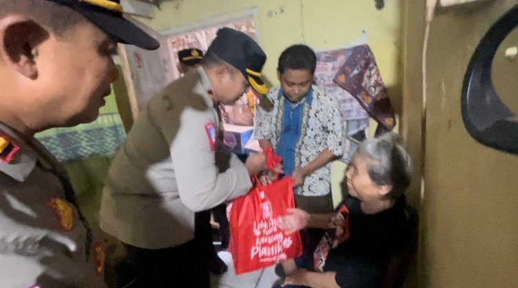 Kapolsek Grogol Petamburan Tunjukkan Empati dengan Kunjungi Warga Yang Sakit