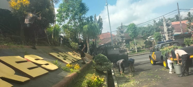 Polres Bangli, sabtu bersih dengan melaksanakan korvei