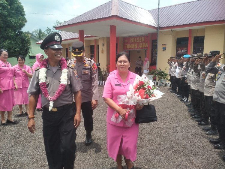 Polsek Tanah Jawa Gelar Syukuran Purna Bhakti Aiptu M.H. Sinaga dan Penyambutan Pejabat Baru Kanit Reskrim serta Kanit Intelkam