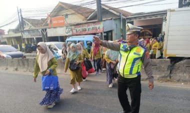 Polsek Cikupa Laksanakan Pengaturan Lalu Lintas untuk Ciptakan Kamseltibcar Lantas
