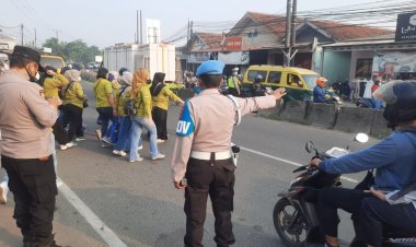 Pengaturan Lalu Lintas Polsek Cikupa di Jalan Raya Serang