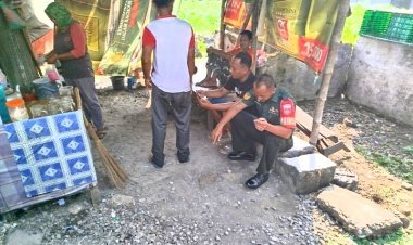 Babinsa Tak Sungkan Duduk Bareng Warganya, Jalin Keakraban dan Dengarkan Keluh Kesah