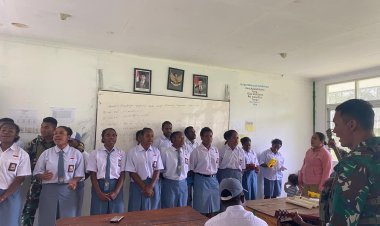 Ekspresikan Seni Musik, Satgas Yonif 323 Buaya Putih Adakan Pelatihan Alat Musik Kepada Anak Papua