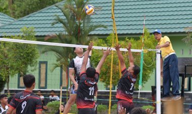 Dansatgas Pamtas Yonarmed 11 Kostrad Pimpin Penutupan Turnamen Bola Voli Open II Guntur Geni Cup 2024