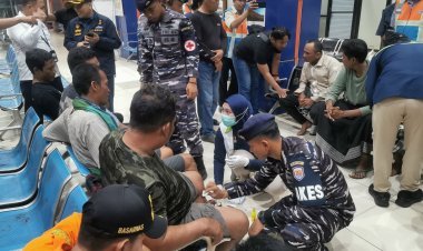 TNI AL Dan Tim Sar Gabungan Berhasil Evakuasi Belasan ABK KM. Sabar Subur Yang Tenggelam di Perairan Karimun Jawa