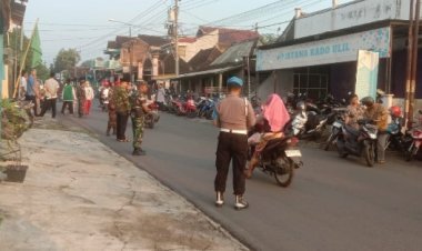Ciptakan Rasa Aman, Babinsa dan Polsek Simo Kompak Patroli Bersama