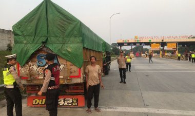 Pengamanan Pelantikan Presiden, Polsek Cikupa Lakukan Penyekatan di Tol Balaraja Timur