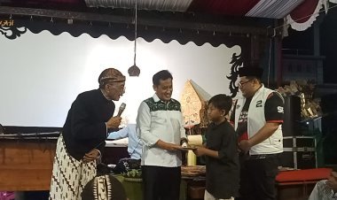 Mansur -Bobby Hadir Dalam Pagelaran Wayang kulit, Dikediaman H. Wardoyo