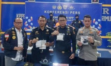 Warga Kundur Kabupaten Karimun Bawa Narkotika Jenis Sabu Dari Malaysia Diamankan Petugas BEA DAN CUKAI Pelabuhan Internasional Karimun