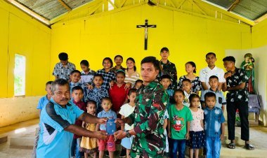 Satgas Pamtas Yonarmed 11 Kostrad Bagikan Alkitab dan Bacaan Rohani untuk Gereja Katolik di Sebatik Barat