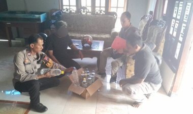 Dapat Info Dari Warga, Tim Razia  Polsek Masaran Sita Belasan Liter Miras, Pedagang Langsung Ditindak