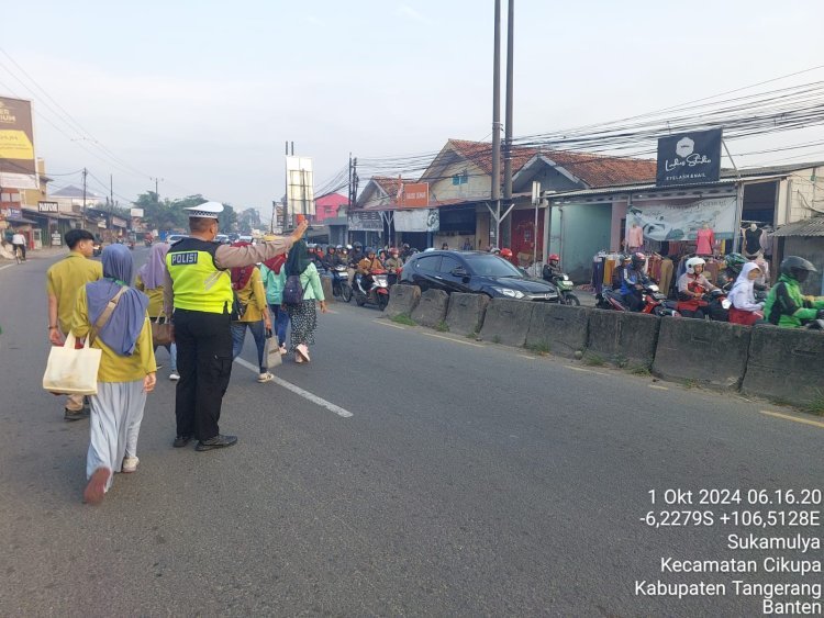 Pengaturan Lalu Lintas Polsek Cikupa di Jalan Raya Serang Berjalan Lancar