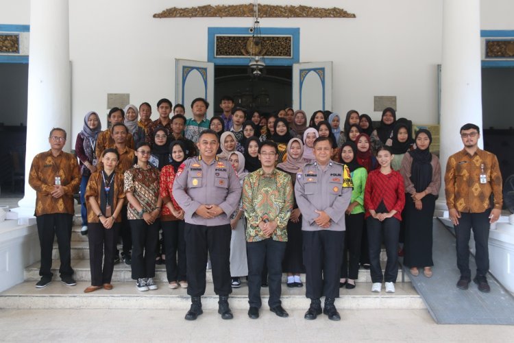 Di Hari Batik Nasional, Kombes Pol Tri Suhartanto: Batik Adalah Simbol Persatuan dan Kearifan Lokal