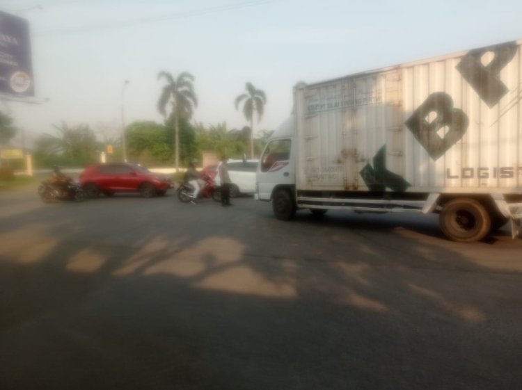 Anggota Polsek Cikupa Laksanakan Protap Gatur Lalin Pagi, Jaga Keamanan dan Kenyamanan Pengguna Jalan