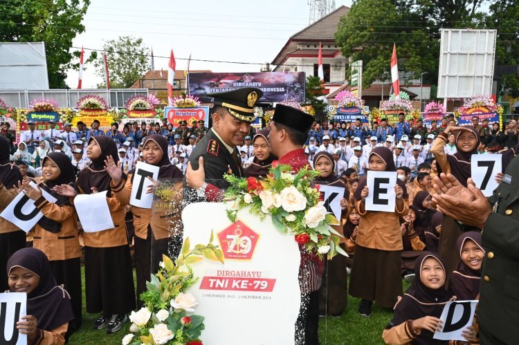 Usai Gelar Upacara HUT Ke 79 TNI Kodim Sukoharjo, Dapat Kejutan Dan Ucapan Selamat