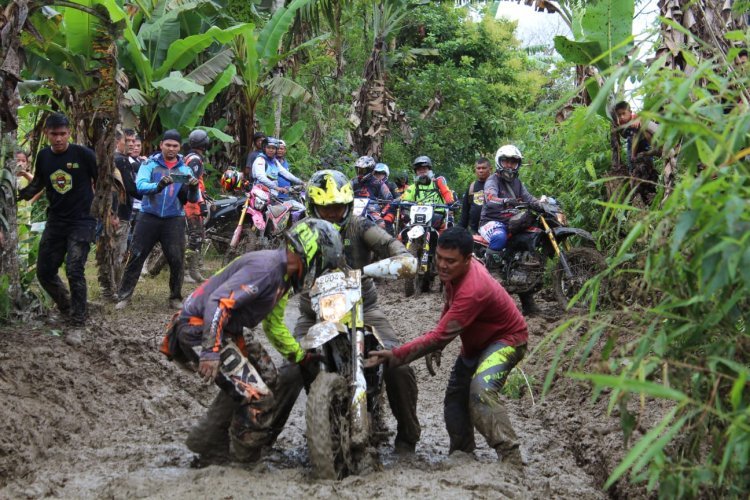 Harmonisasi TNI-Polri di HUT Ke-79 TNI, Kapolres bersama Dandim Olahraga dan Trabas Trail Bersama, Perkuat Sinergi di Simalungun