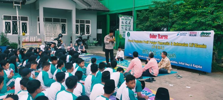 Penyuluhan Kenakalan Remaja dan Bahaya Narkoba di MTS S Al Hidayah Desa Bitung Jaya