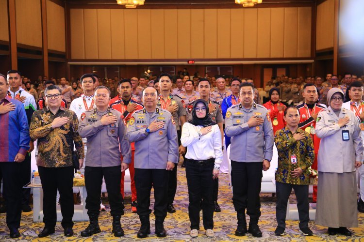 SSDM Polri Berikan Penghargaan Pin Emas kepada Atlet Berprestasi di PON XXI