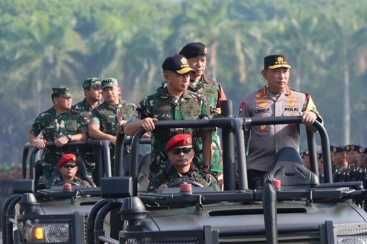 Kapolri dan Panglima TNI Pimpin Apel Pengamanan VVIP Pelantikan Presiden dan Wakil Presiden RI