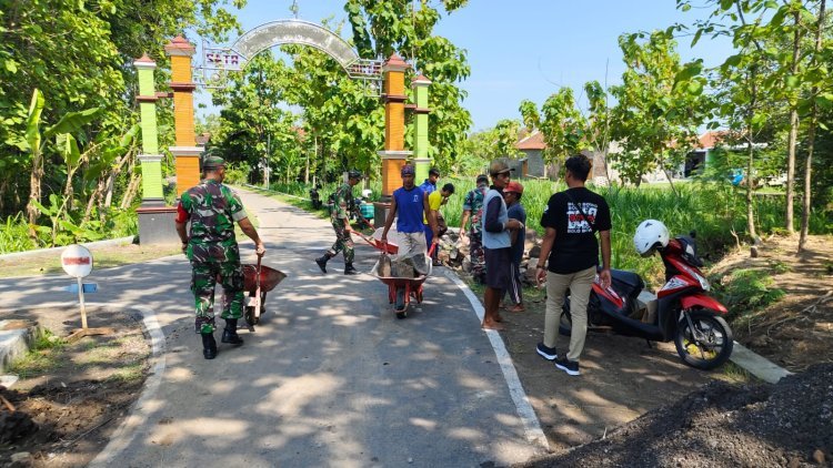 Danramil dan Babinsa Bergotong Royong Bangun Talud