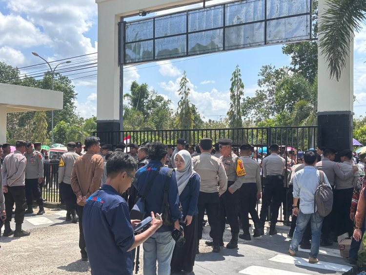 Sidang Perdana Guru Supriyani di PN Andoolo Berlangsung Kondusif, Dihadiri Rekan Seprofesi