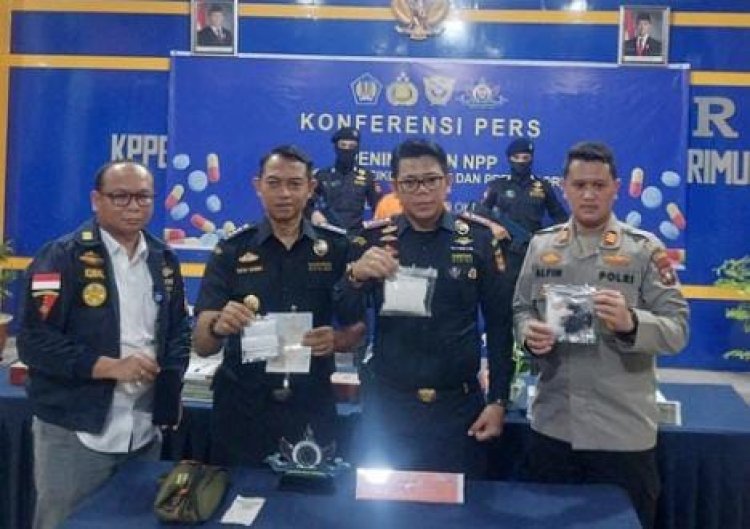 Warga Kundur Kabupaten Karimun Bawa Narkotika Jenis Sabu Dari Malaysia Diamankan Petugas BEA DAN CUKAI Pelabuhan Internasional Karimun