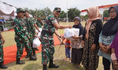 Pembagian Paket Sembako Warnai Penutupan TMMD Desa Pandeyan