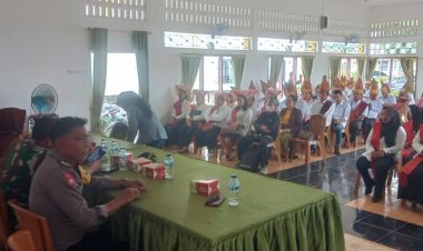 Polsek Bosar Maligas Hadiri Pelantikan Pengawas TPS, Tegaskan Pentingnya Netralitas dalam Pilkada Serentak 2024