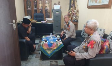 Kapolsek Cikupa Sampaikan Pesan Kamtibmas Saat Kunjungi Kantor Desa Cibadak