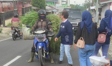 Relawan Srikandi Smart Berbagai Nasi Bungkus Murni Giat Sosial, Bukan Ajang Kampanye