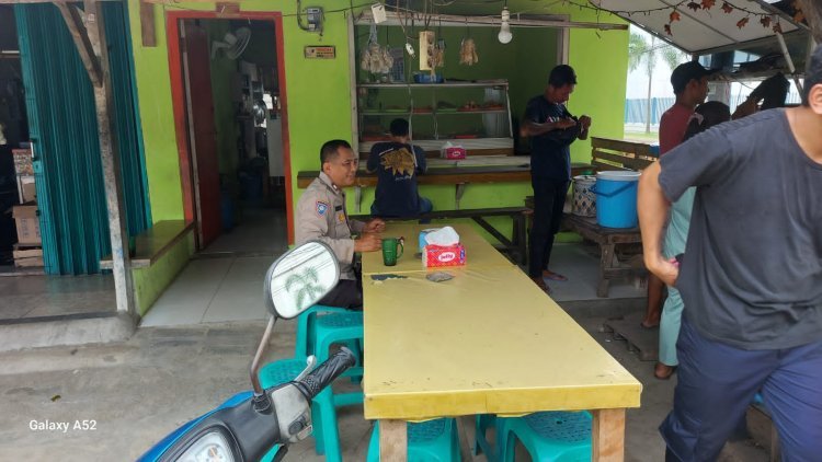 Bhabinkamtibmas Kunjungi Warga Desa Sukadamai, Tingkatkan Kepercayaan Masyarakat terhadap Polri