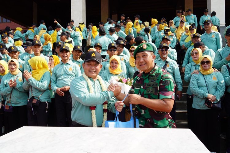 Akademi Militer Magelang Terima Kunjungan Reuni Alumni Radar 88 dalam Momen Bakti Almamater