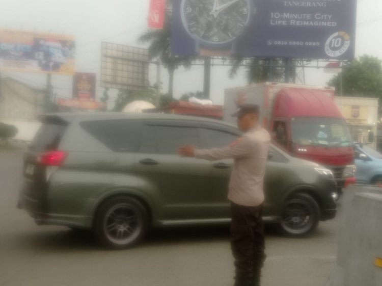 Polsek Cikupa Laksanakan Protap Pengaturan Lalu Lintas untuk Kamseltibcar
