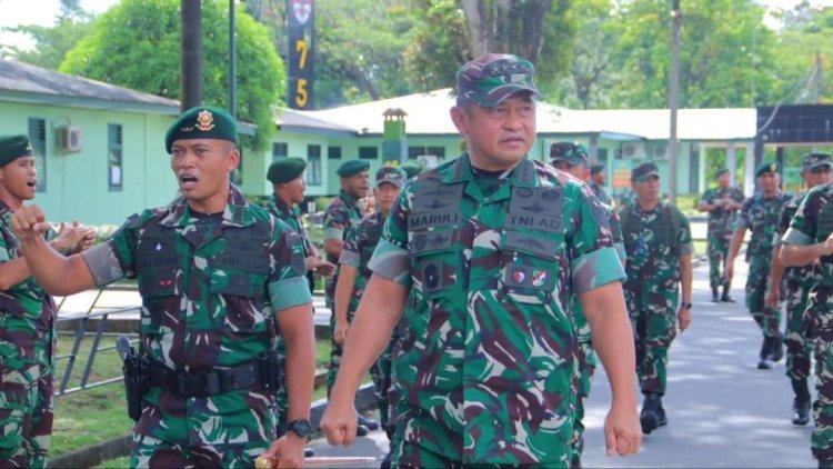 KASAD Jenderal TNI Maruli Simanjuntak Motivasi Prajurit Yonif 754 Kostrad dalam Kunjungan Kerja ke Papua
