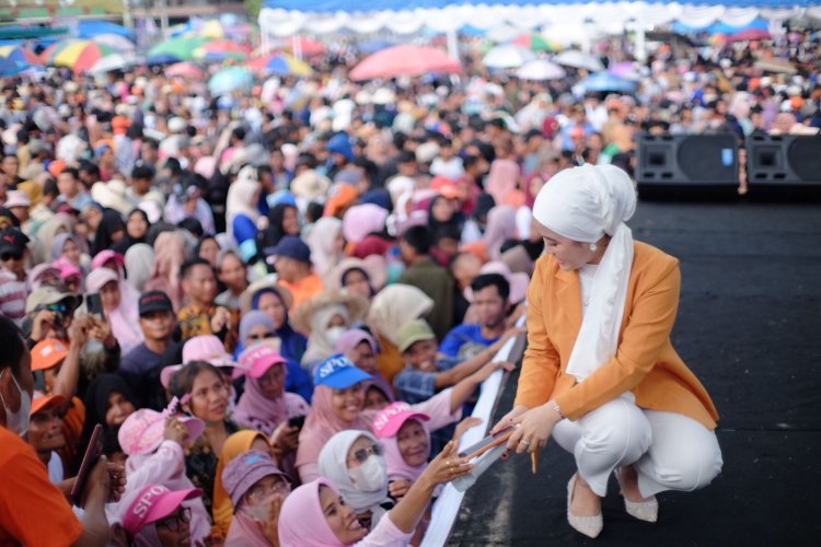 Belasan Ribu Massa Padati Lapangan Meriam Sipoli, Dukung Safriadi-Hamzah dalam Kampanye Akbar