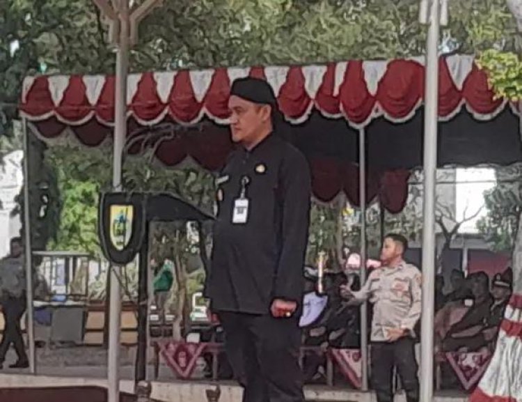 Bupati Mansur Hidayat Dalam Upacara Hari Guru Dan PGRI Ke 79: Pemkab Mempunyai Kewajiban Membahagiakan Guru.