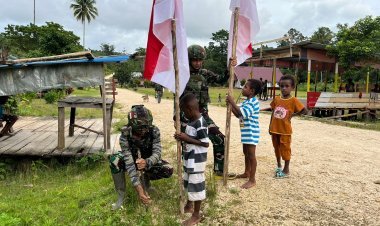 Warga Mupas Sambut Gembira Komsos Satgas TNI Habema