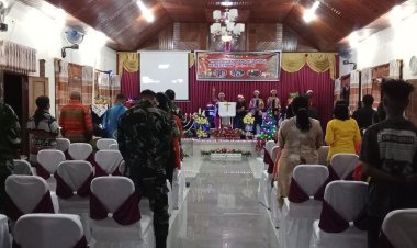 Sambut Parayaan Natal, Satgas Yonif 762/VYS dan Jemaat GSJA Kemah Daud Bukit Sikoh-Kumurkek Laksanakan Ibadah Bersama