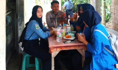 Bhabinkamtibmas Jalin Kebersamaan dengan Siswa SMKN 14 di Desa Budimulya