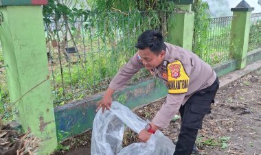 Bhabinkamtibmas Kerja Bakti Bersama Masyarakat Desa Talaga