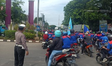 Massa DPC KSPSI AGN Kabupaten Tangerang Kawal Rapat Pleno DEPEKAB Tangerang 2025 di Disnaker Kabupaten Tangerang