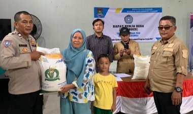 Penyaluran Bantuan Beras 10 Kg di Desa Sukadamai Berlangsung Lancar