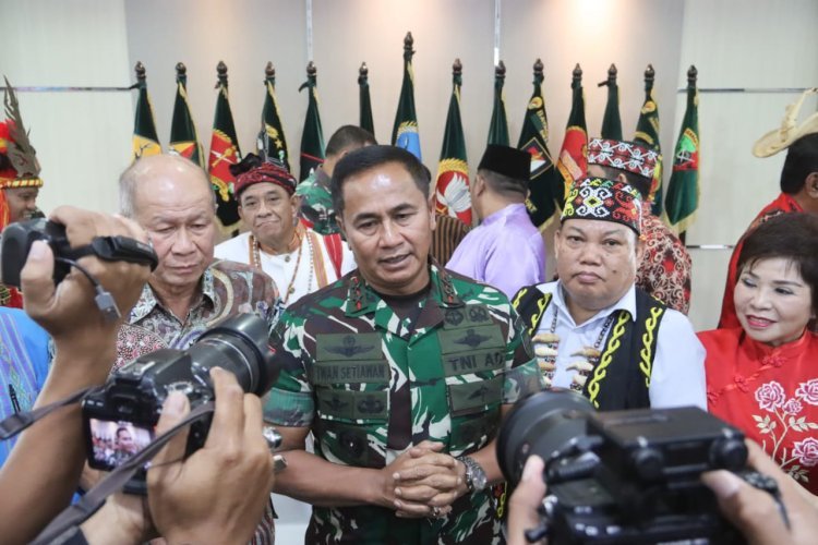 Pangdam XII/Tpr Terima Penghargaan atas Kinerja Terbaik dari Tokoh Lintas Etnis Kalbar