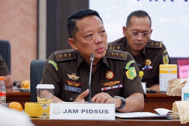 Kejaksaan Agung Periksa Dua Saksi Terkait Dugaan Suap dan Gratifikasi dalam Perkara Ronald Tannur