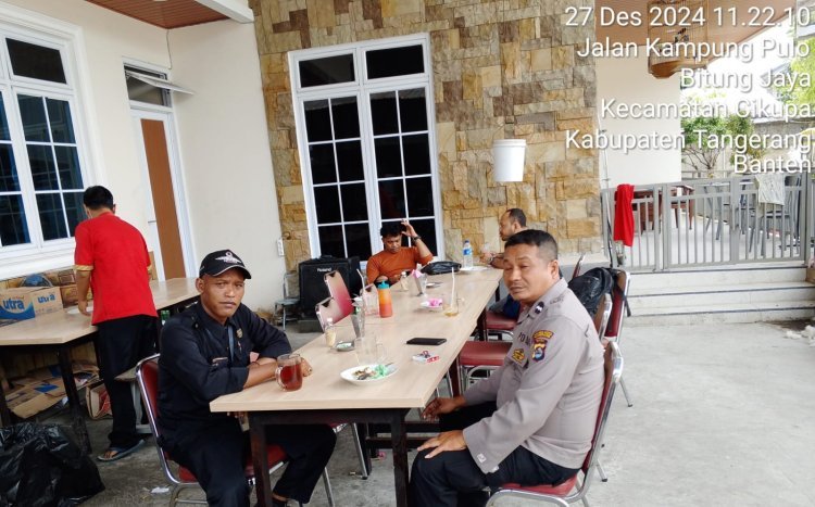 Bhabinkamtibmas Desa Bitung Jaya Jalin Silaturahmi di Warung Binaan