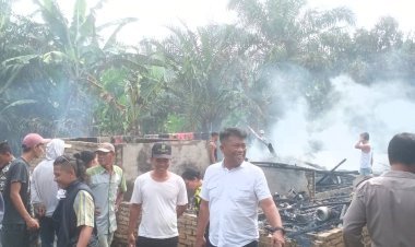 Respon Cepat Polsek Tanah Jawa Tangani Kebakaran Rumah di Simalungun, Kerugian Ditaksir Mencapai Rp120 Juta