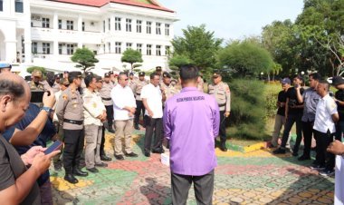 Polres Karimun Laksanakan Pengamanan Unras IPN, ASN Dan Honorer Di Kantor Bupati Karimun