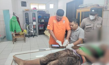 Inafis Polres Simalungun Lakukan Identifikasi Pria Tanpa Identitas Ditemukan Meninggal di Teras Rumah Warga